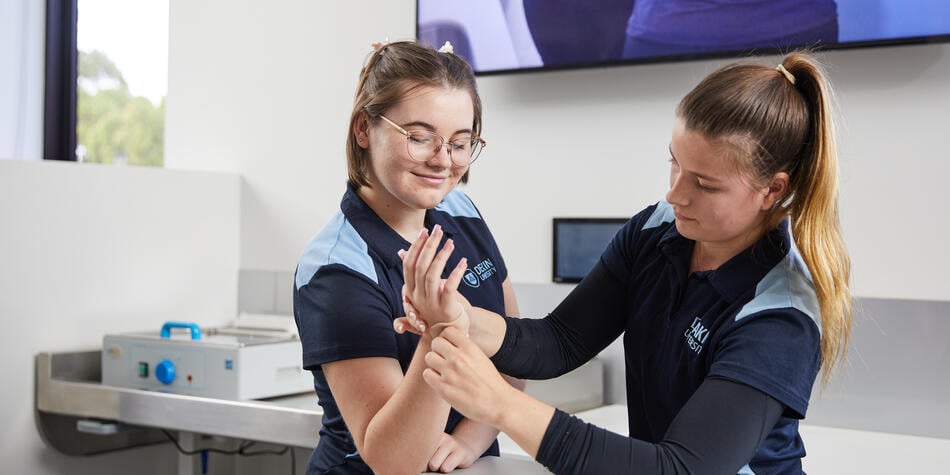 https://www.deakin.edu.au/__data/assets/image/0003/644718/38076_950x475_occupational_therapy.jpg