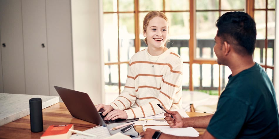 https://www.deakin.edu.au/__data/assets/image/0004/2354503/30950_950x475_two_students_desk.jpg