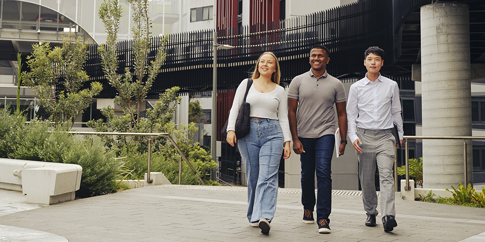 https://www.deakin.edu.au/__data/assets/image/0004/2841979/37280_950x475_students_walking.png