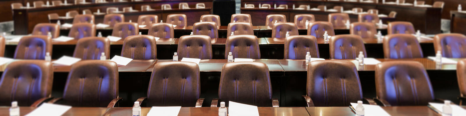 https://www.deakin.edu.au/__data/assets/image/0005/2865533/9738_1600x440_parliament-interior.jpg