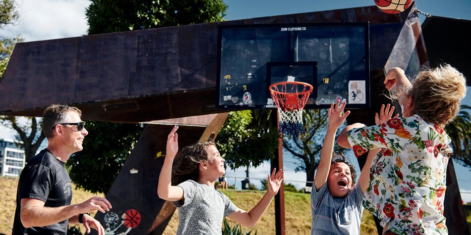 https://www.deakin.edu.au/__data/assets/image/0005/2866361/21039_950x475_children_playing_basketball.jpg