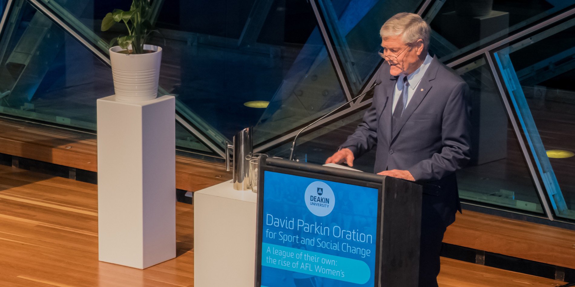 https://www.deakin.edu.au/__data/assets/image/0006/2407812/00000_950x475_deakin_david_parkin.jpg