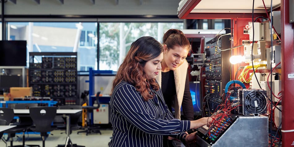 https://www.deakin.edu.au/__data/assets/image/0007/2386870/27030_950x475_colleagues_examining_wires.jpg