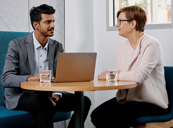 https://www.deakin.edu.au/__data/assets/image/0008/2368925/26861_graduate-diploma-of-health-and-human-services-management_hero.jpg