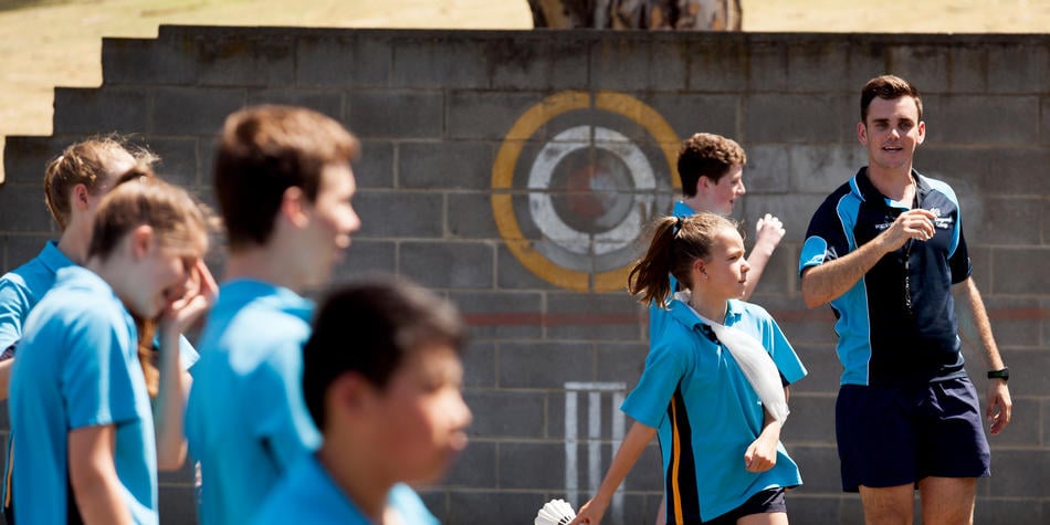 https://www.deakin.edu.au/__data/assets/image/0008/2386745/1819_950x475_physical_education_teacher.jpg