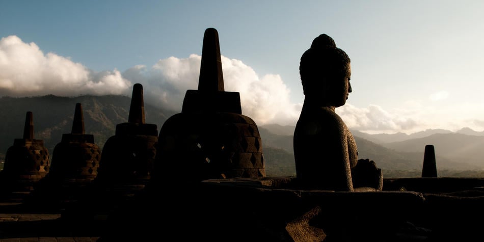 https://www.deakin.edu.au/__data/assets/image/0009/2386224/17267_950x475_indonesian_temple.jpg