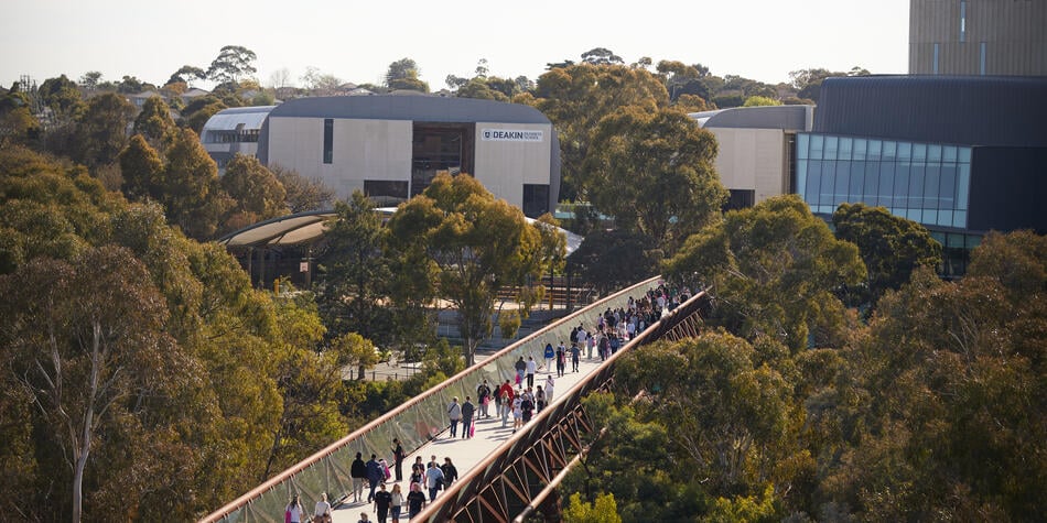 https://www.deakin.edu.au/__data/assets/image/0009/2816649/42815_Deakin-Open-Day-Burwood-2023_AdamOSullivan_HIGHRES_043.jpg