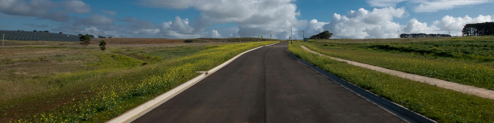 https://www.deakin.edu.au/__data/assets/image/0009/2874582/29841_1600x400_safe_roads_banner.jpg