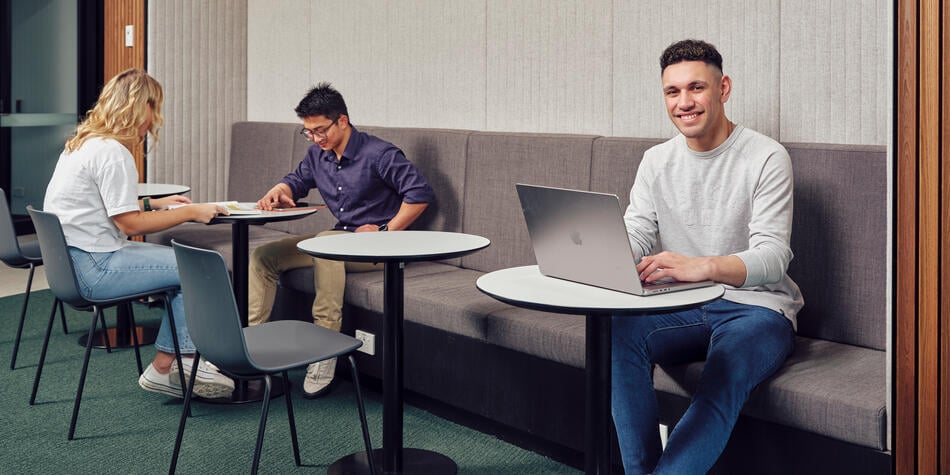 https://www.deakin.edu.au/__data/assets/image/0010/2565820/36978_950475_deakin_student_desk.jpg