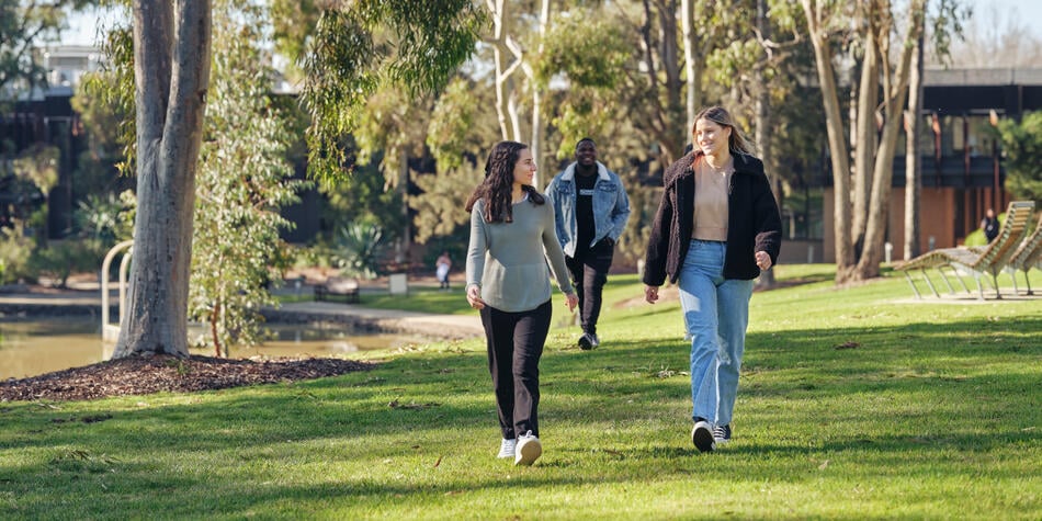 https://www.deakin.edu.au/__data/assets/image/0010/2818594/36806_people-walk-outside_950x475.jpg