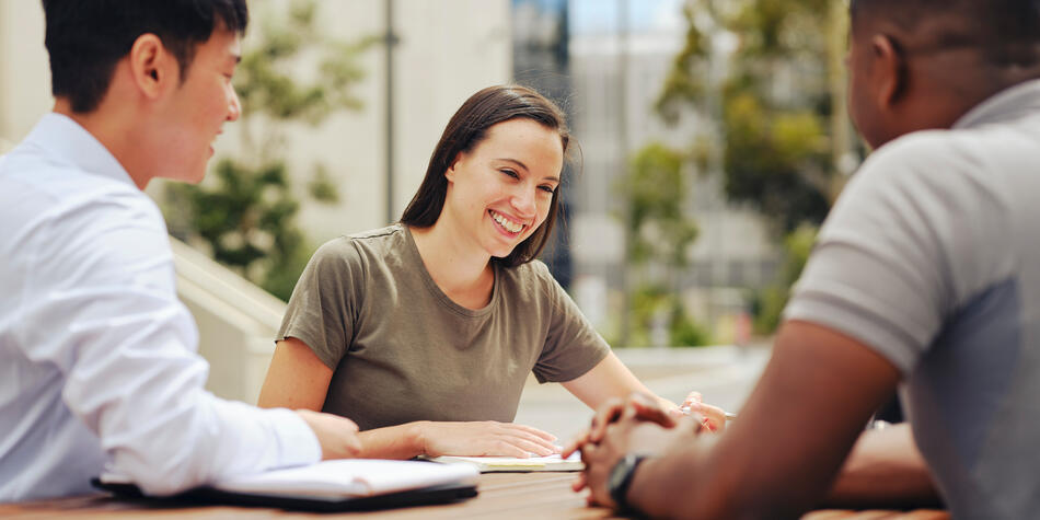 https://www.deakin.edu.au/__data/assets/image/0011/2842256/37304_950x475_students_studying_outside.jpg