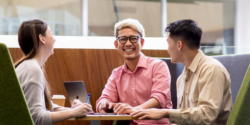 https://www.deakin.edu.au/__data/assets/image/0011/2844659/24301_950x475_students-in-a-booth.jpg