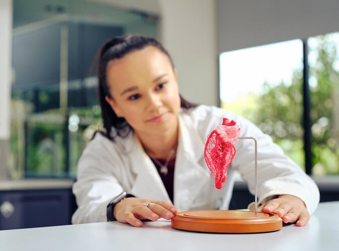 https://www.deakin.edu.au/__data/assets/image/0011/614666/37645_bachelor-of-health-and-medical-science-honours_hero.jpg