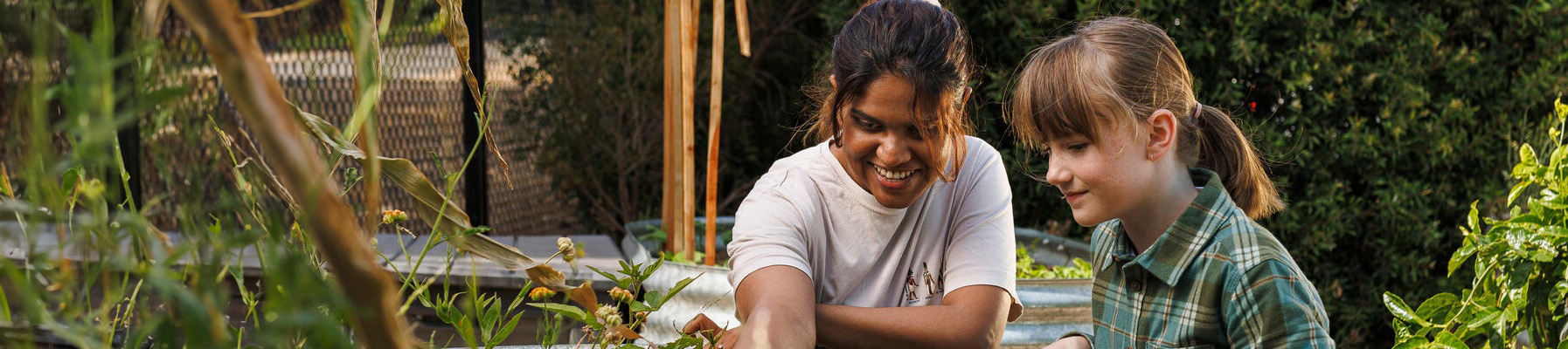 https://www.deakin.edu.au/__data/assets/image/0012/2875458/37474_1600x440_young-people-gardening.jpg